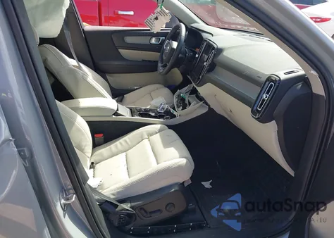 2025 Volvo Xc40 Plus z USA, uszkodzony, nr VIN YV4L12UE5S2566400